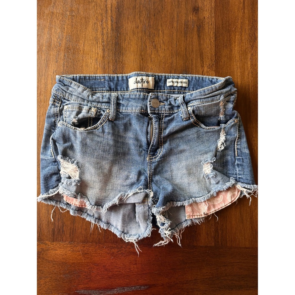 Daytrip Capricorn High Rise Distressed Denim Shorts Pink Paisley Lining Size 30